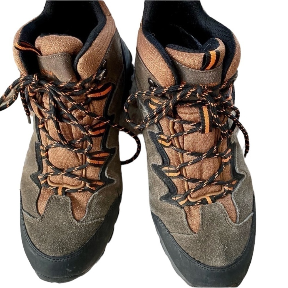 MENS Bearpaw hiking boots, size 10